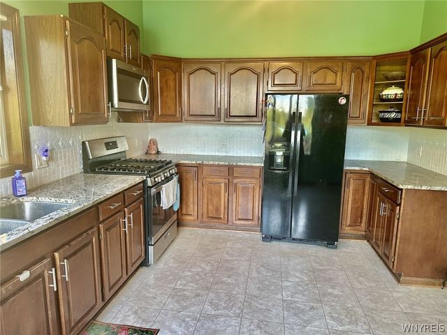 2348 Berg Road, West Seneca, NY 14218