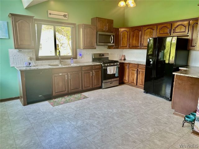 2348 Berg Road, West Seneca, NY 14218