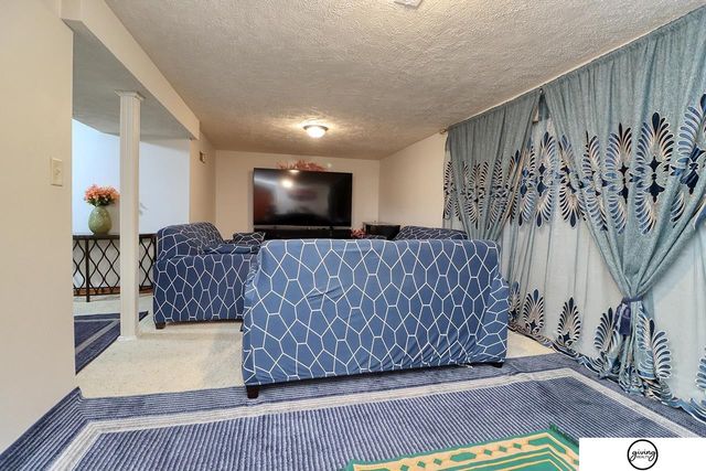 5140 Grassridge Road, Lincoln, NE 68512