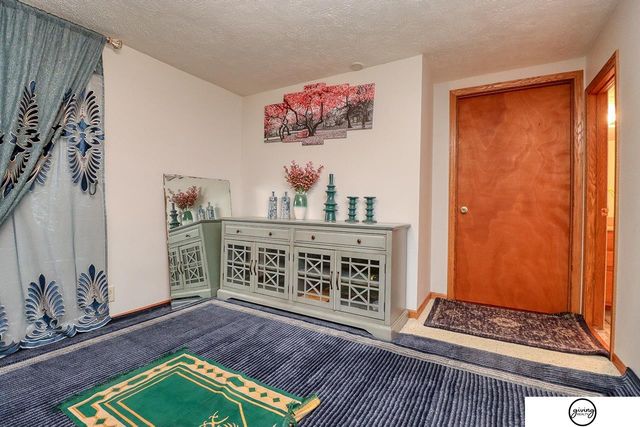 5140 Grassridge Road, Lincoln, NE 68512