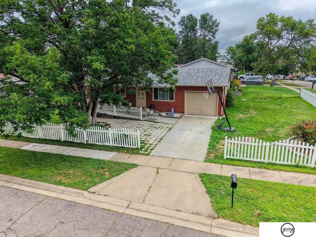 5140 Grassridge Road, Lincoln, NE 68512