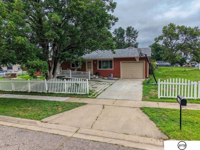5140 Grassridge Road, Lincoln, NE 68512