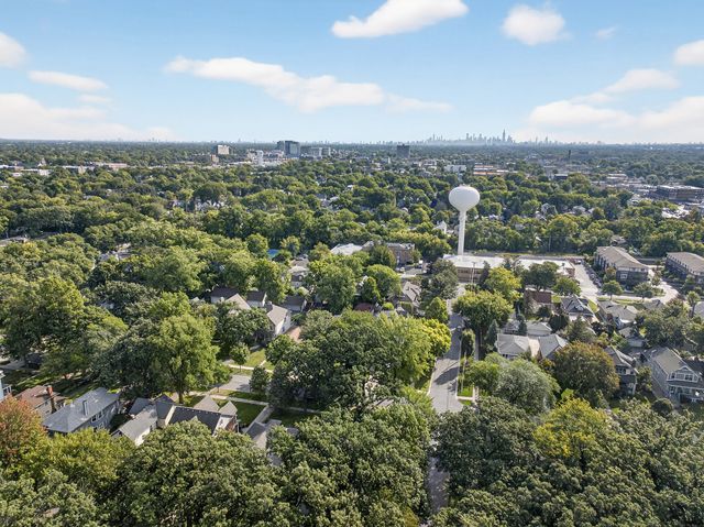 102 Keystone Avenue, River Forest, IL 60305