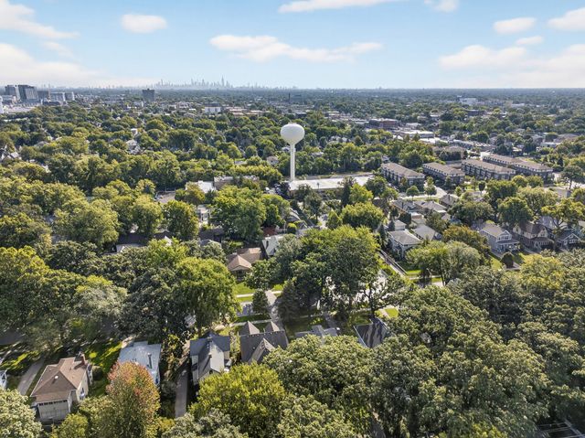 102 Keystone Avenue, River Forest, IL 60305