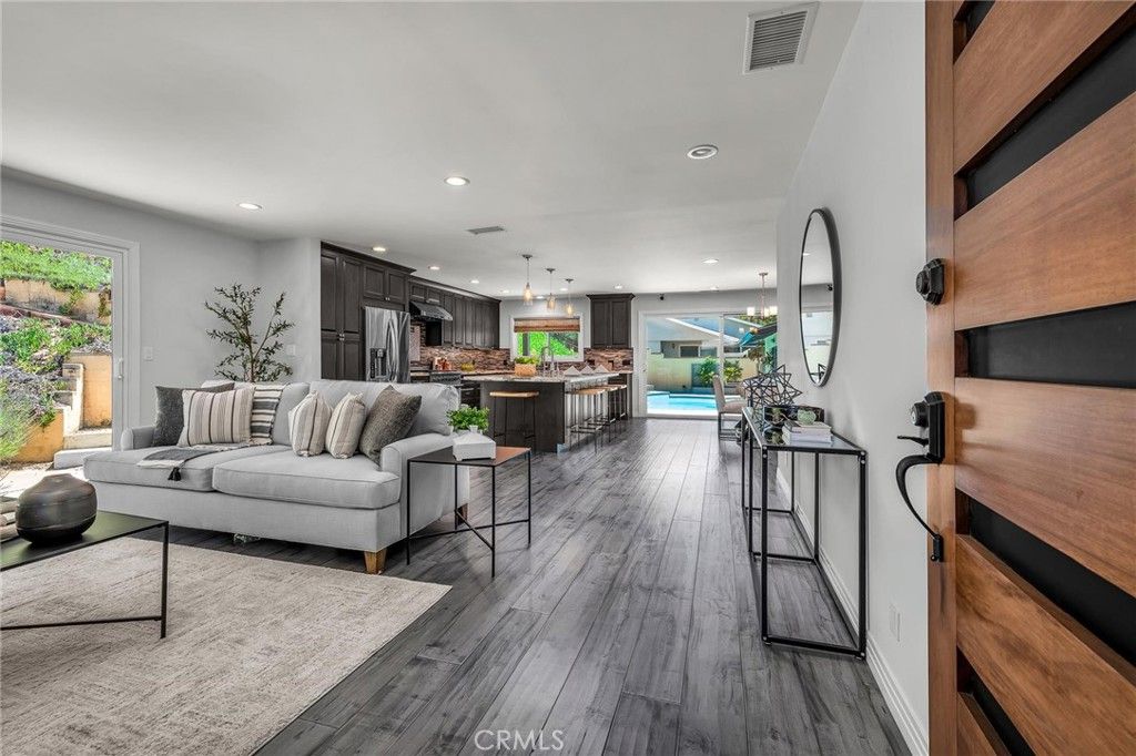 Image 6 of property listing at 36 Encanto Drive, Rolling Hills Estates, CA 90274