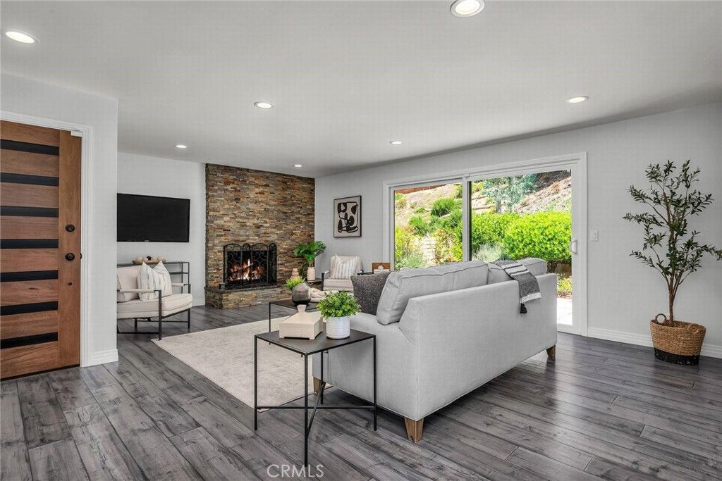 Image 7 of property listing at 36 Encanto Drive, Rolling Hills Estates, CA 90274