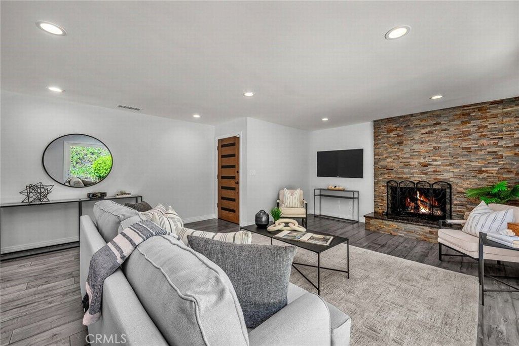 Image 8 of property listing at 36 Encanto Drive, Rolling Hills Estates, CA 90274