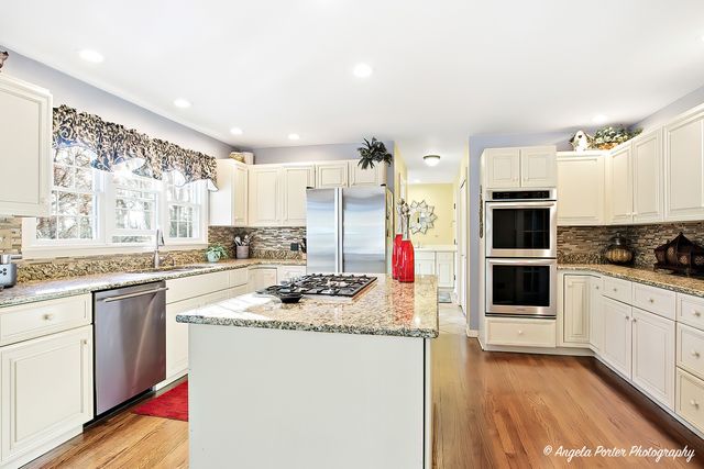 9217 Shadow Lane, Bull Valley, IL 60097