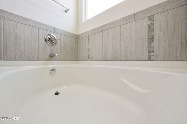 11766 W CHASE Lane, Avondale, AZ 85323