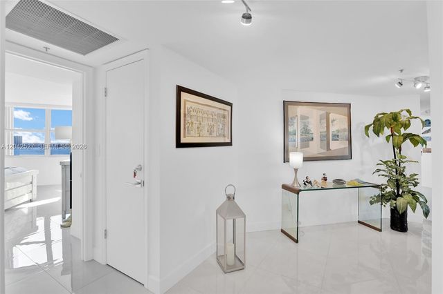 5200 N Ocean Drive 1105, Singer Island, FL 33404