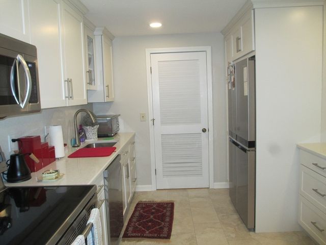600 Ridgefield Cir A, Clinton, MA 01510