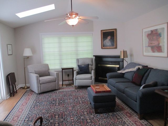 600 Ridgefield Cir A, Clinton, MA 01510