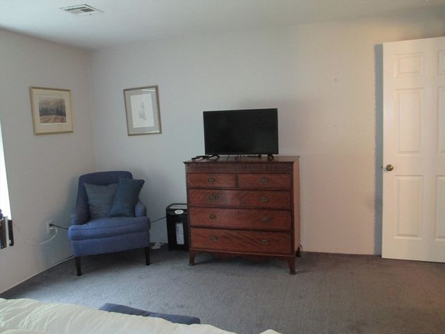 600 Ridgefield Cir A, Clinton, MA 01510