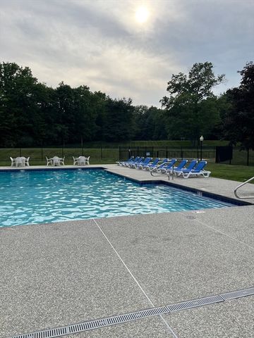 600 Ridgefield Cir A, Clinton, MA 01510