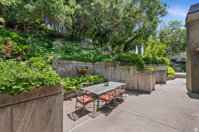 5757 S HOLLADAY BLVD, Holladay, UT 84121