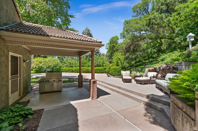 5757 S HOLLADAY BLVD, Holladay, UT 84121