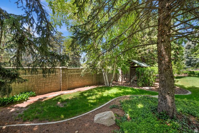 5757 S HOLLADAY BLVD, Holladay, UT 84121