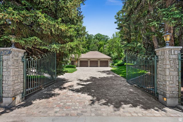 5757 S HOLLADAY BLVD, Holladay, UT 84121