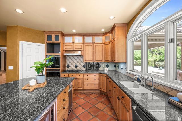 5757 S HOLLADAY BLVD, Holladay, UT 84121