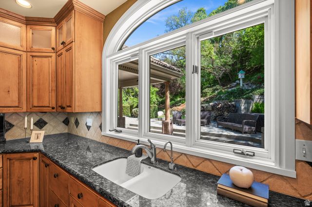 5757 S HOLLADAY BLVD, Holladay, UT 84121