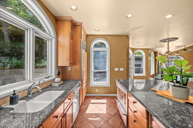 5757 S HOLLADAY BLVD, Holladay, UT 84121