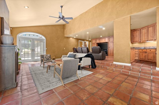 5757 S HOLLADAY BLVD, Holladay, UT 84121