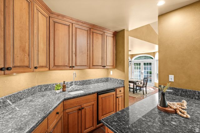 5757 S HOLLADAY BLVD, Holladay, UT 84121