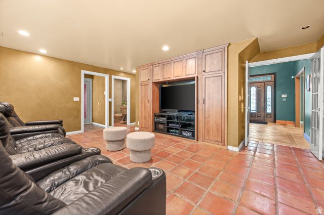 5757 S HOLLADAY BLVD, Holladay, UT 84121