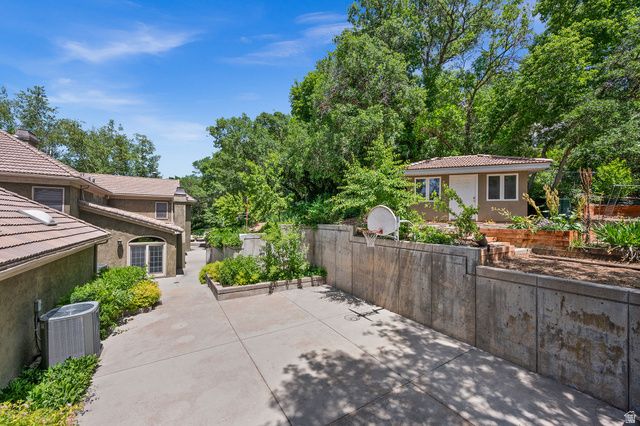 5757 S HOLLADAY BLVD, Holladay, UT 84121
