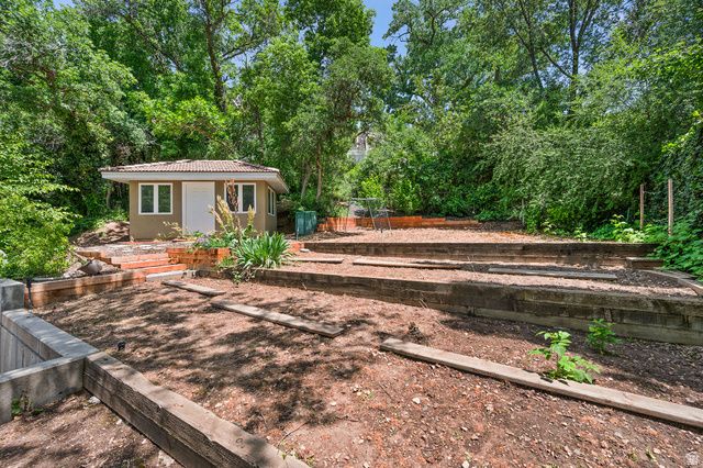 5757 S HOLLADAY BLVD, Holladay, UT 84121