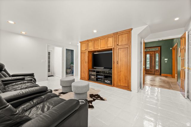 5757 S HOLLADAY BLVD, Holladay, UT 84121