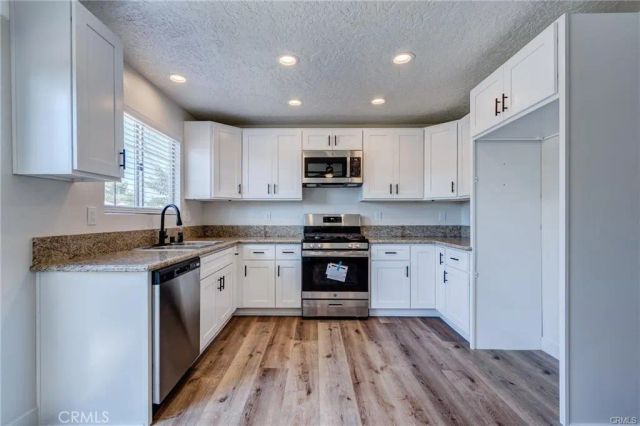 15815 Arbury Street, Hesperia, CA 92345