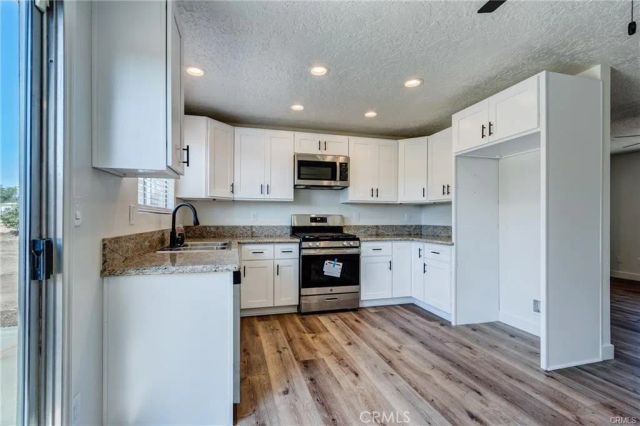 15815 Arbury Street, Hesperia, CA 92345