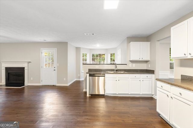 354 Cobblestone Court, Hampton, GA 30228