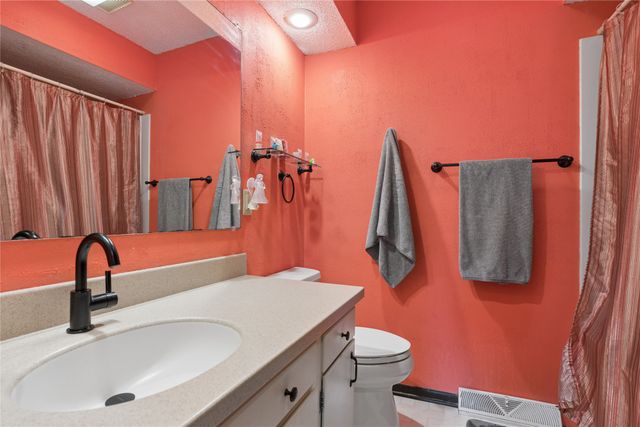 501 39th Street, West Des Moines, IA 50265