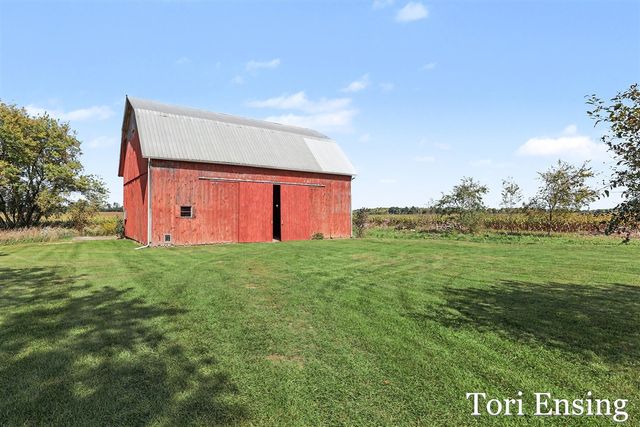 6676 County Farm Road, Greenville, MI 48838