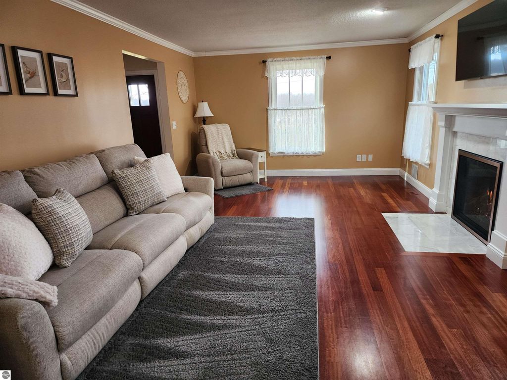 Image 25 of property listing at 3400 N Sturgeon Road, Midland, MI 48640