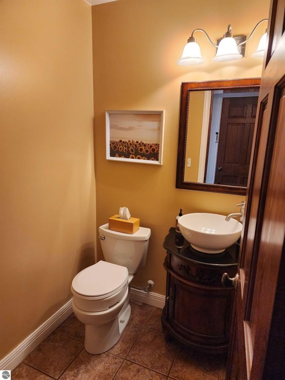 Image 28 of property listing at 3400 N Sturgeon Road, Midland, MI 48640