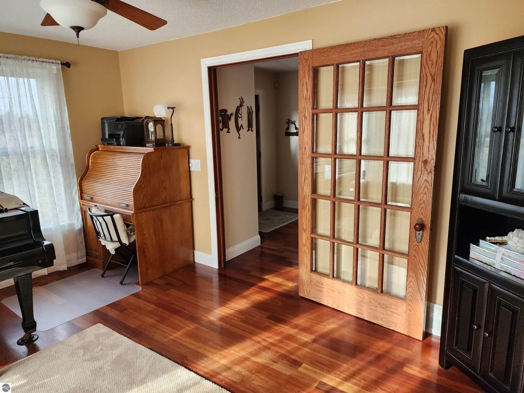 Image 30 of property listing at 3400 N Sturgeon Road, Midland, MI 48640