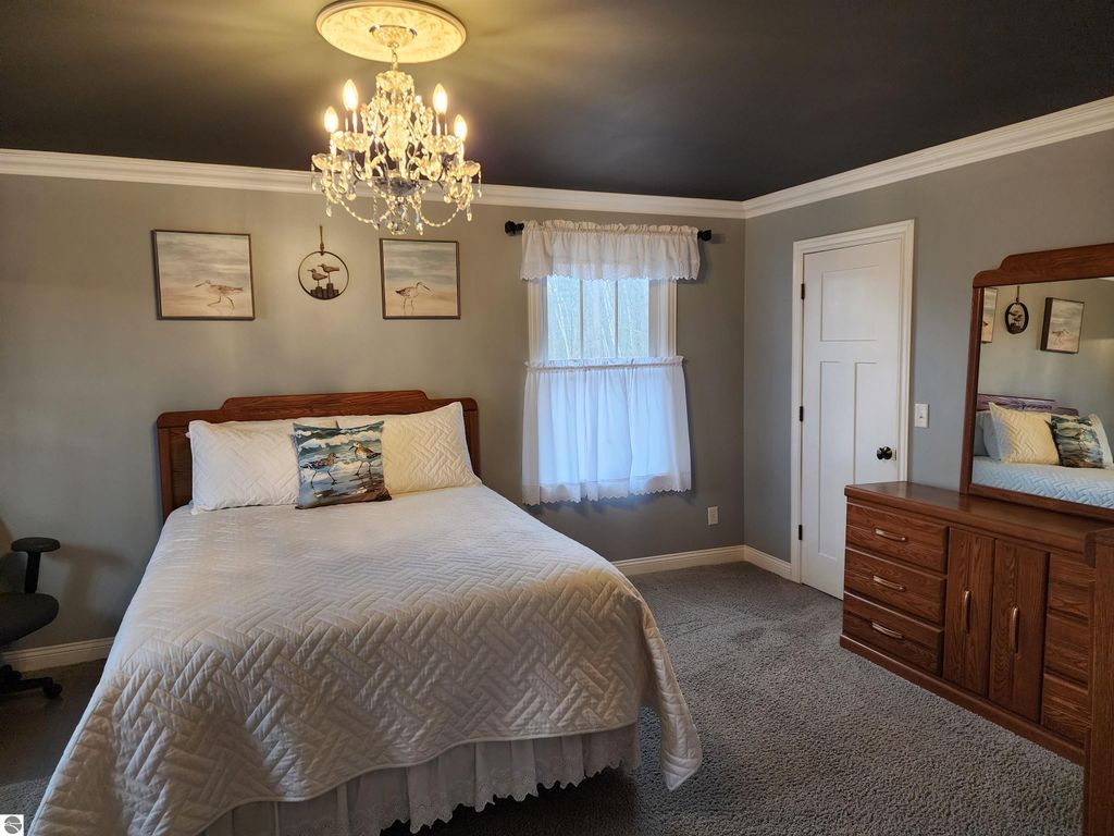 Image 35 of property listing at 3400 N Sturgeon Road, Midland, MI 48640