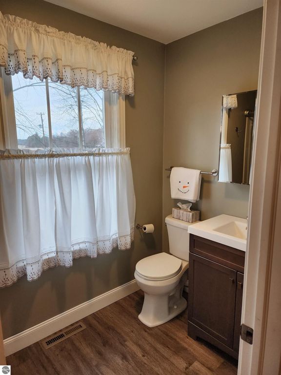 Image 37 of property listing at 3400 N Sturgeon Road, Midland, MI 48640