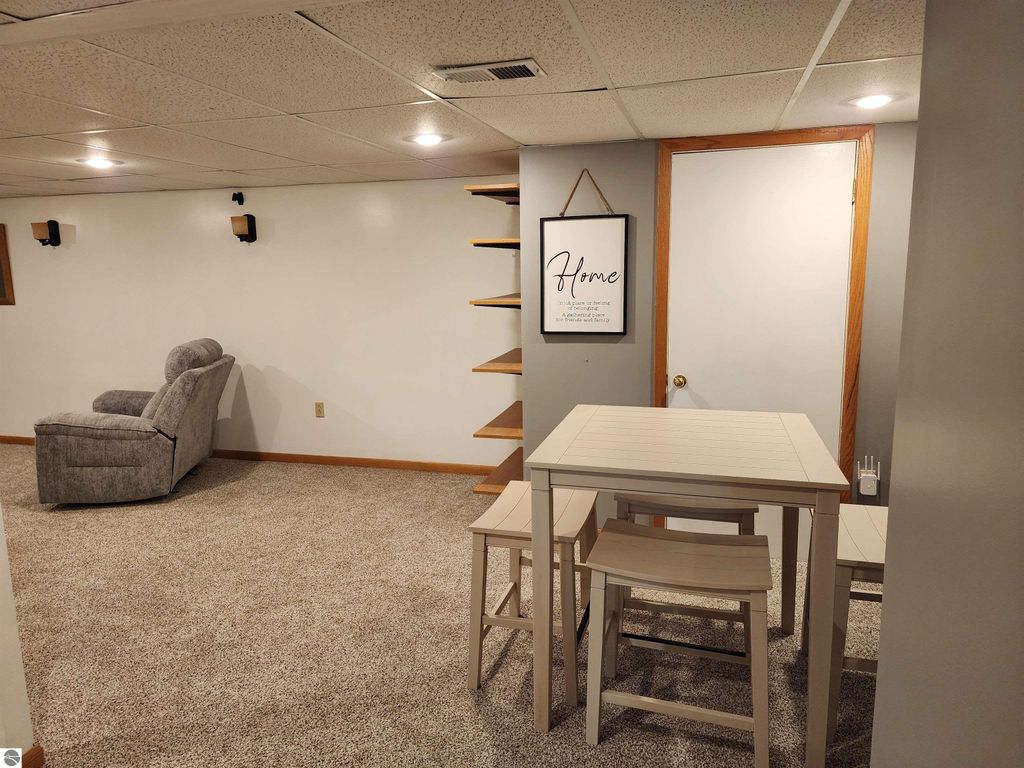 Image 43 of property listing at 3400 N Sturgeon Road, Midland, MI 48640