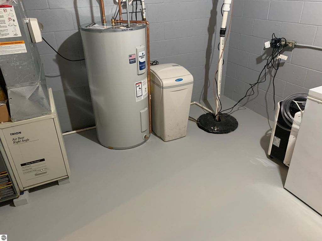 Image 46 of property listing at 3400 N Sturgeon Road, Midland, MI 48640