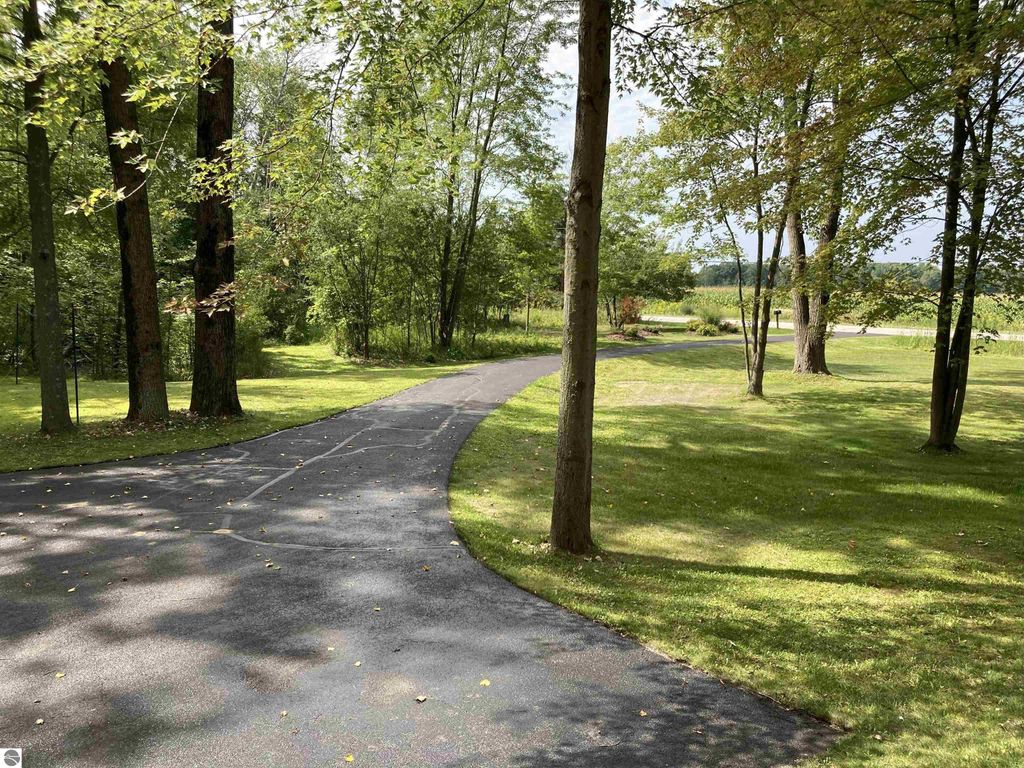 Image 58 of property listing at 3400 N Sturgeon Road, Midland, MI 48640