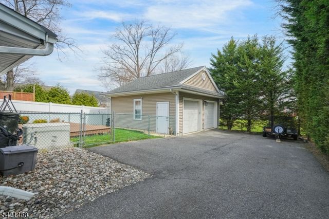 22 Parker Ave, Rochelle Park Twp., NJ 07662