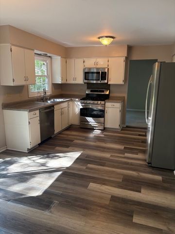 1613 CLYDE Drive, Naperville, IL 60565