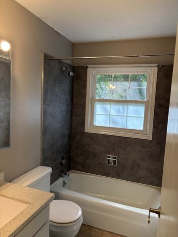1613 CLYDE Drive, Naperville, IL 60565