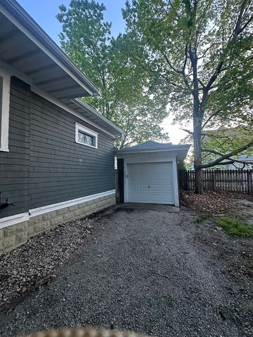1307 S Main Street, Bloomington, IL 61701