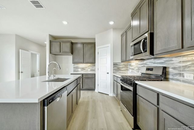 1592 Estelea Grove, New Braunfels, TX 78130