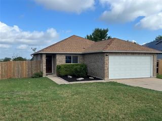 2932 Donnell DR, Round Rock, TX 78664